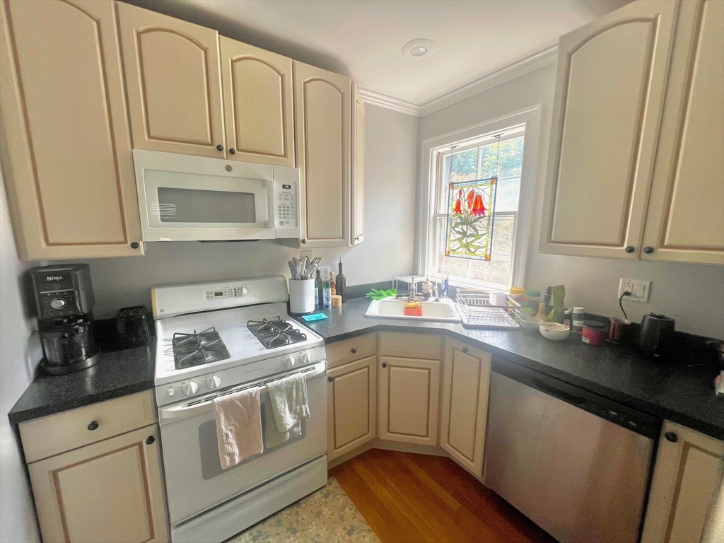 298 Lamartine St, Jamaica Plain