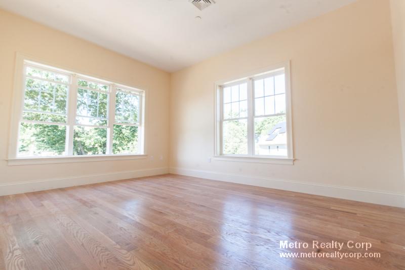 5165 Washington St, West Roxbury