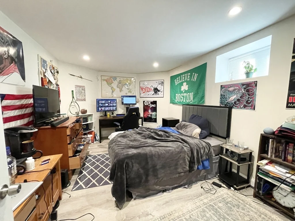 21 Iroquois, Mission Hill