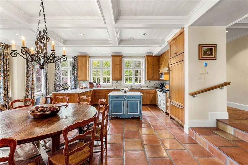 110 Juniper Rd, Belmont