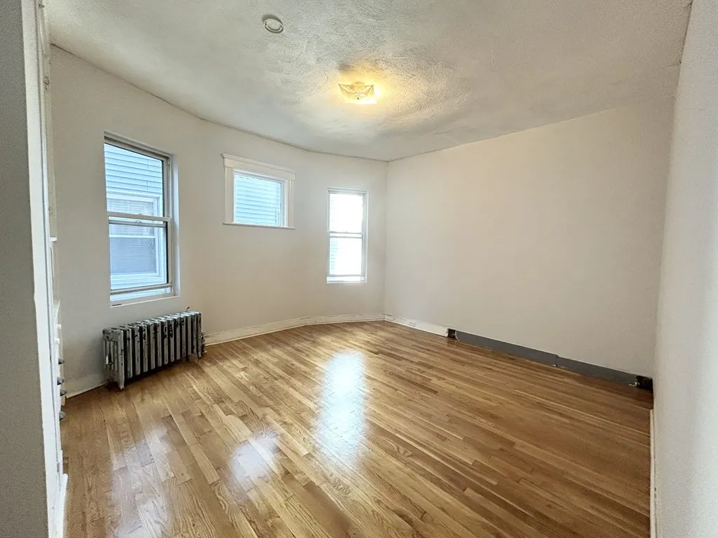 18 Eastman St, Boston