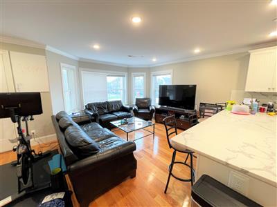 90 Holland St, Davis Square