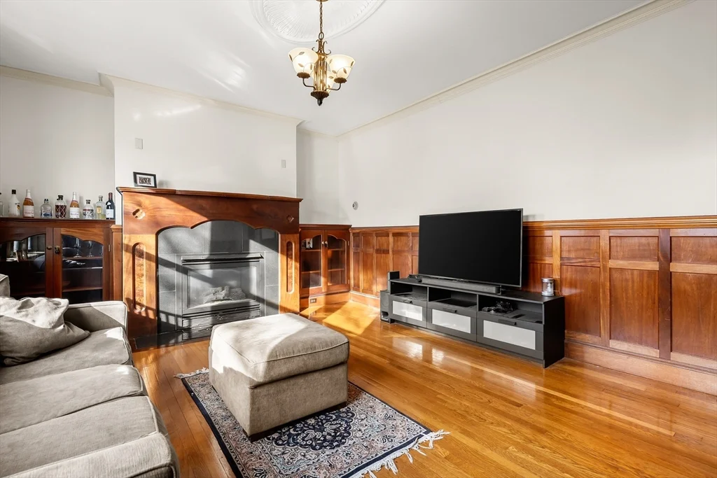 25 Stearns Rd, Coolidge Corner