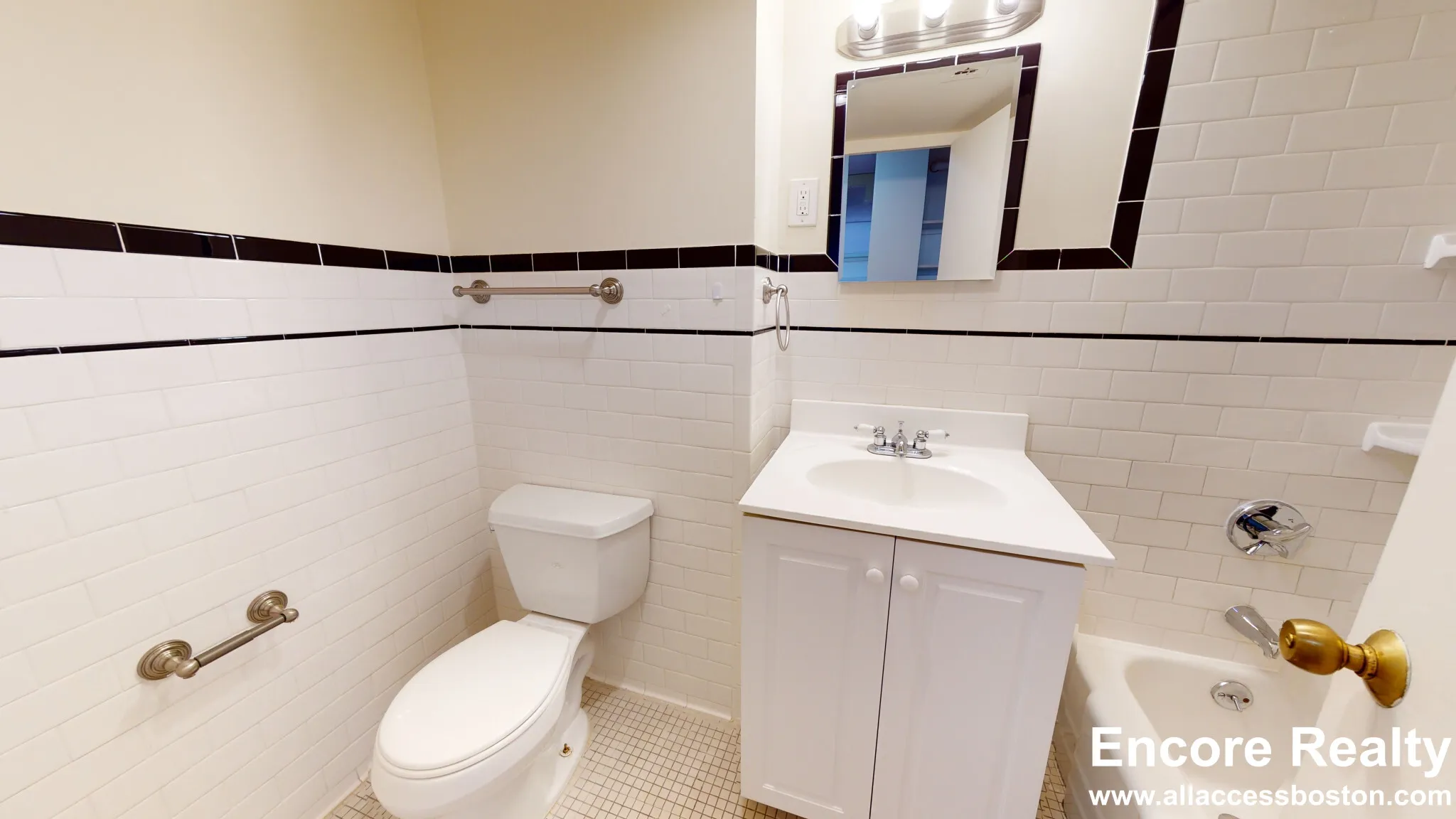 101 Monmouth St, Longwood