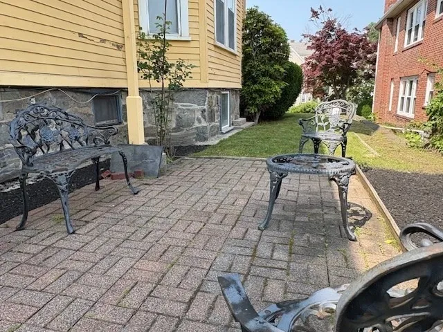 664 Washington St, Oak Square