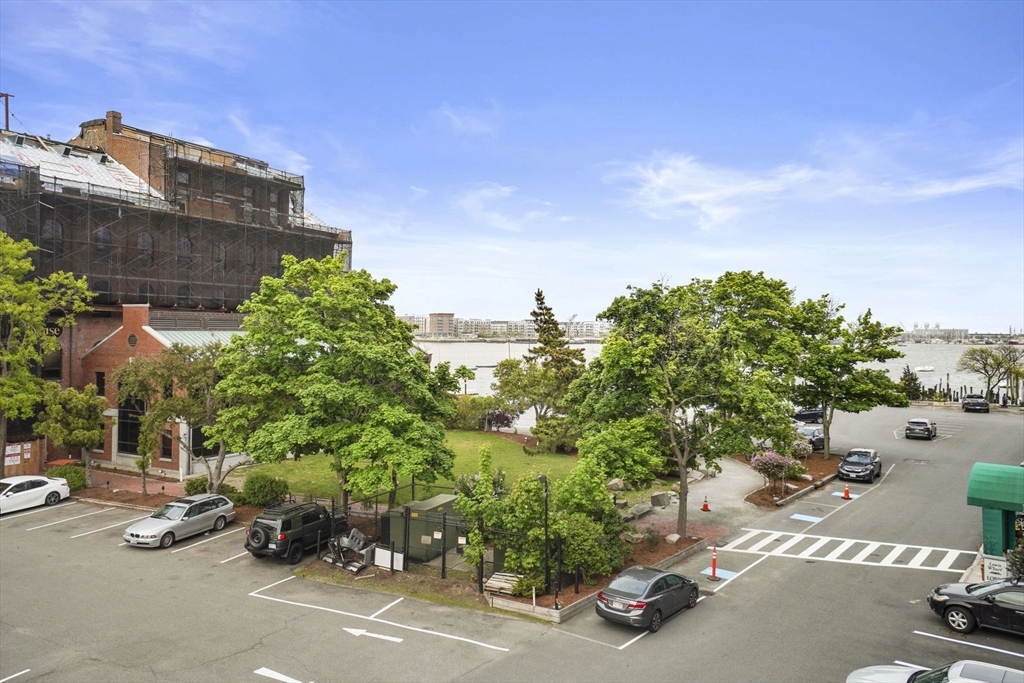 28-32 Atlantic Ave, Waterfront