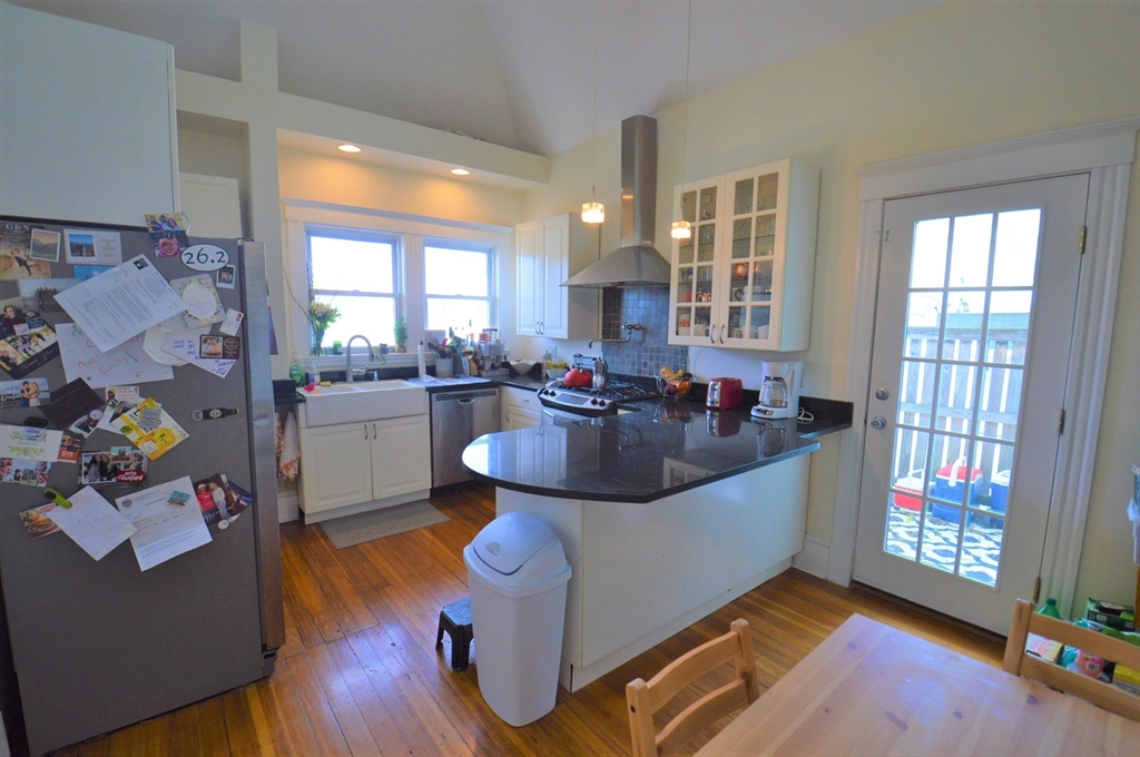 14 Breck Ave, Oak Square