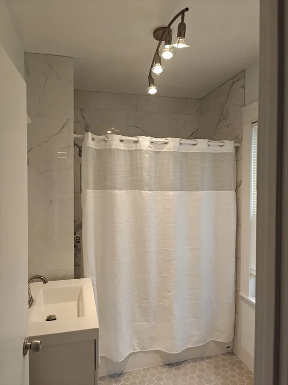 452 Osborn St, Fall River