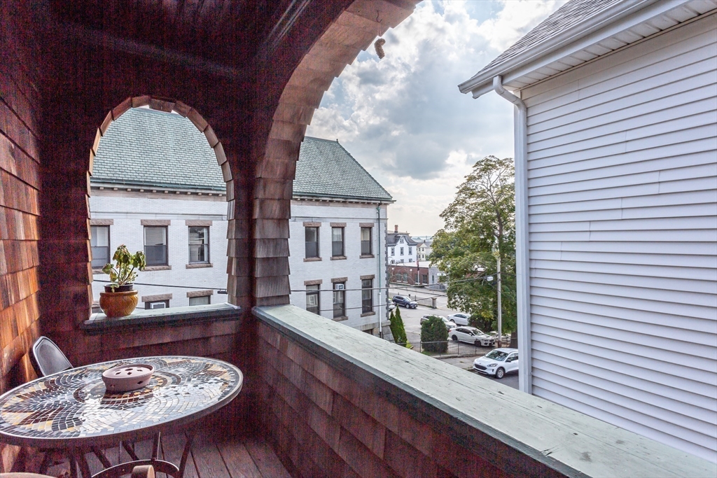 256 Maple St, Fall River