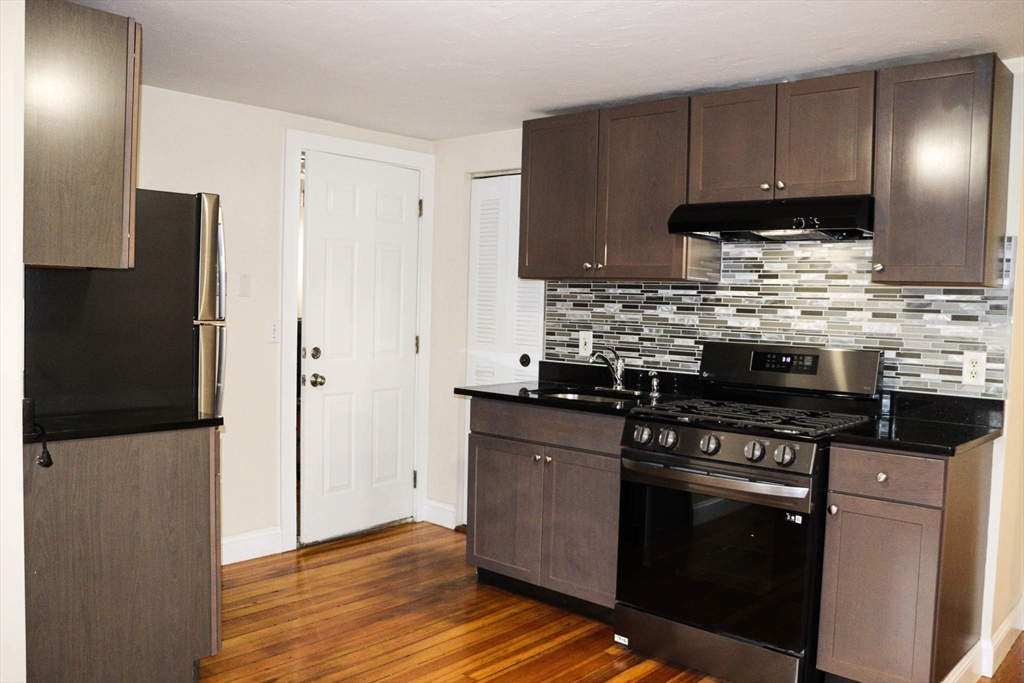 9 Forest Ave Ct, Plymouth