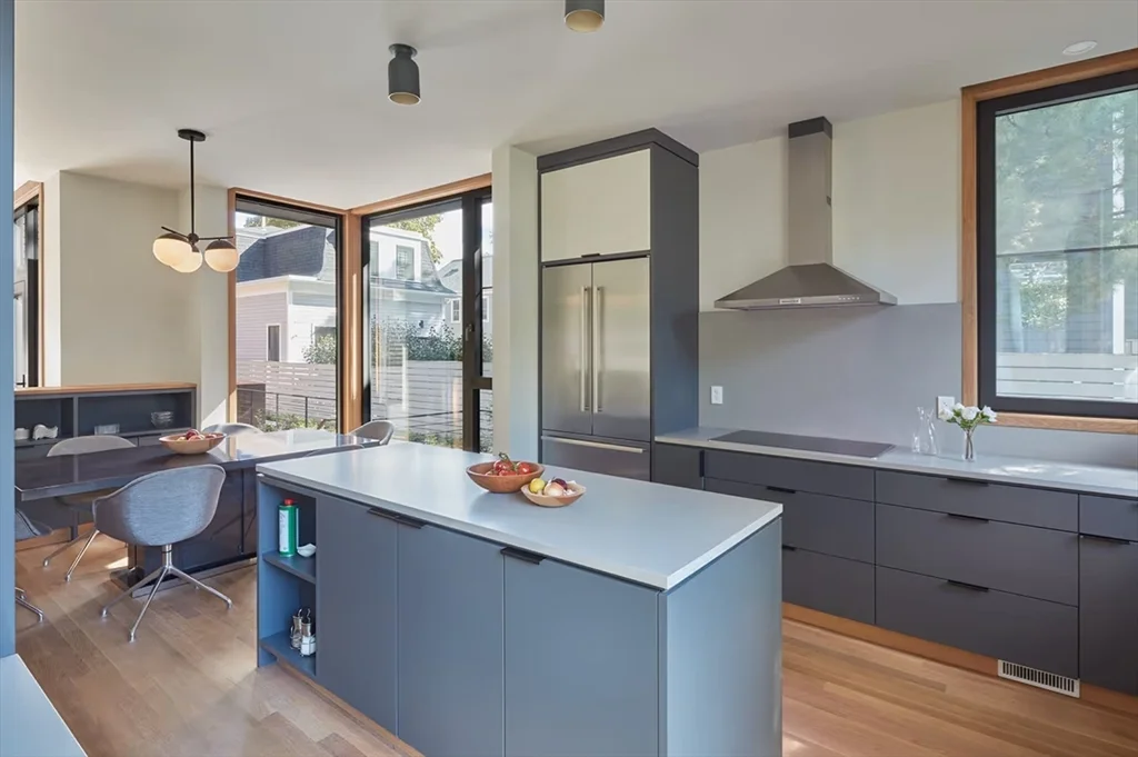 76 Holworthy St, Strawberry Hill