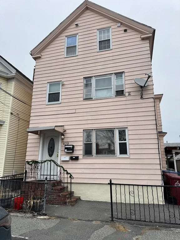 409 Moody St, Lowell
