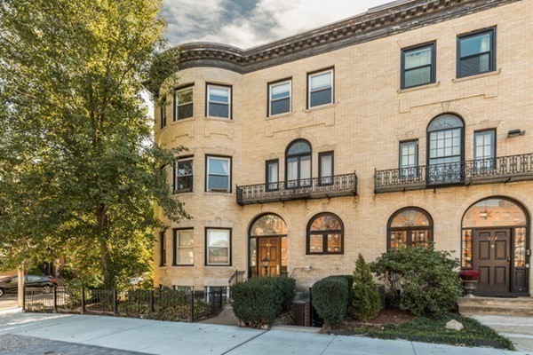 915 Beacon St, Fenway