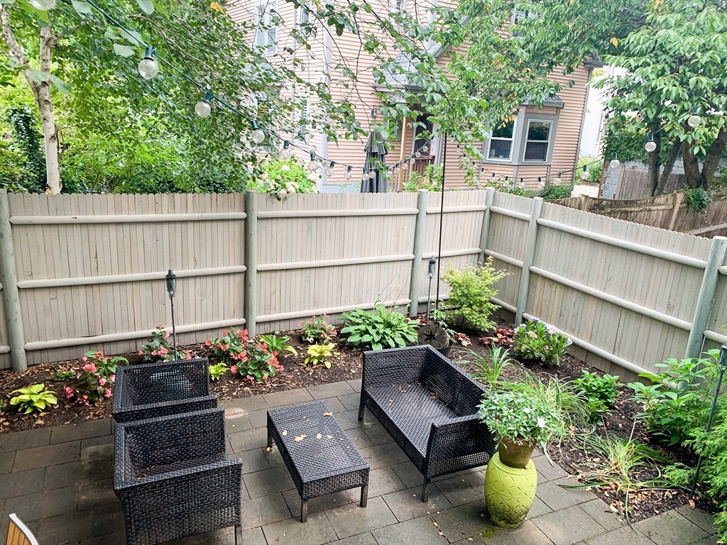 4 Banks St, Davis Square