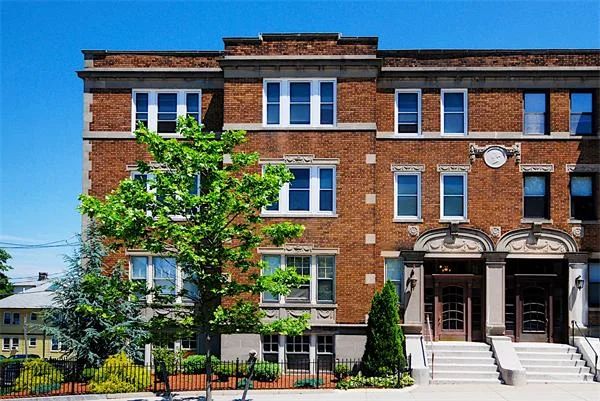 2025 Commonwealth Ave, Brighton