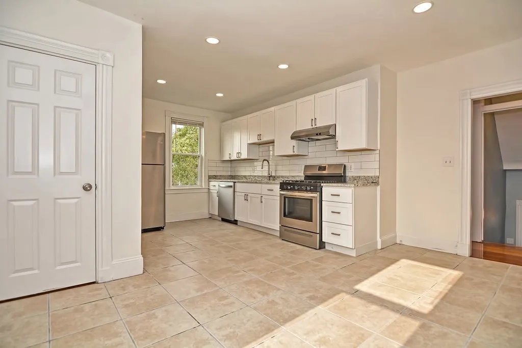 30 Humphreys Pl, Dorchester