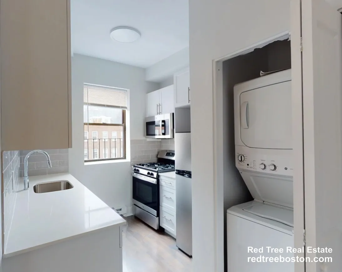 81 Park Dr, Fenway