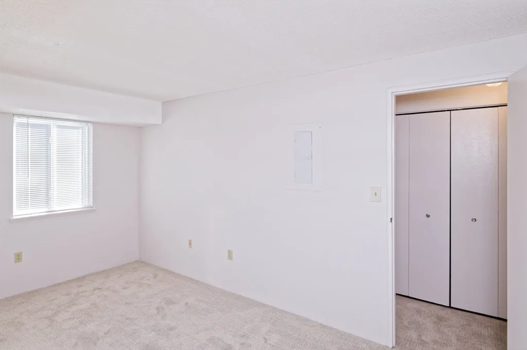 3 Post Oak Ln, Natick