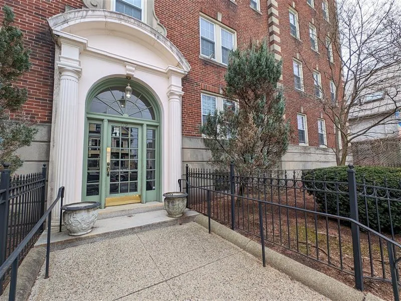 118 College Ave, Tufts