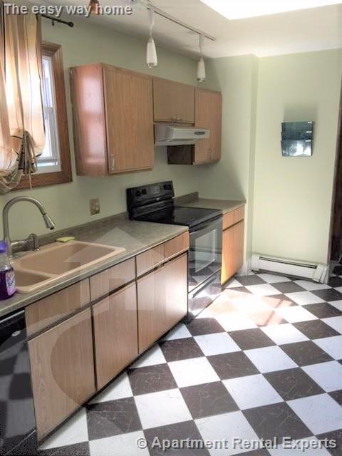 8 Pleasant St, Medford Square