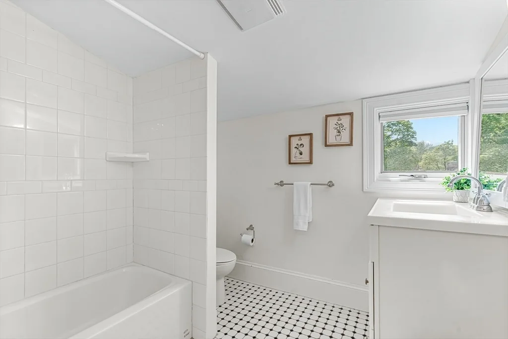 54 Wedgemere Ave, Wedgemere