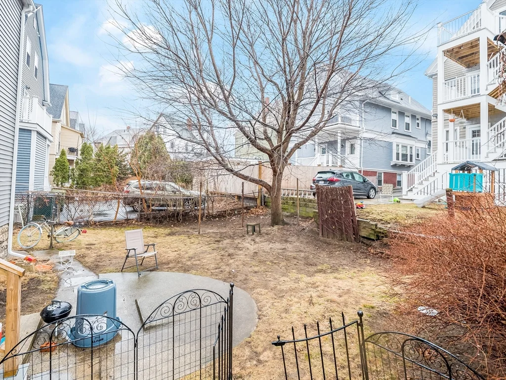 81 Bristol Rd, Medford