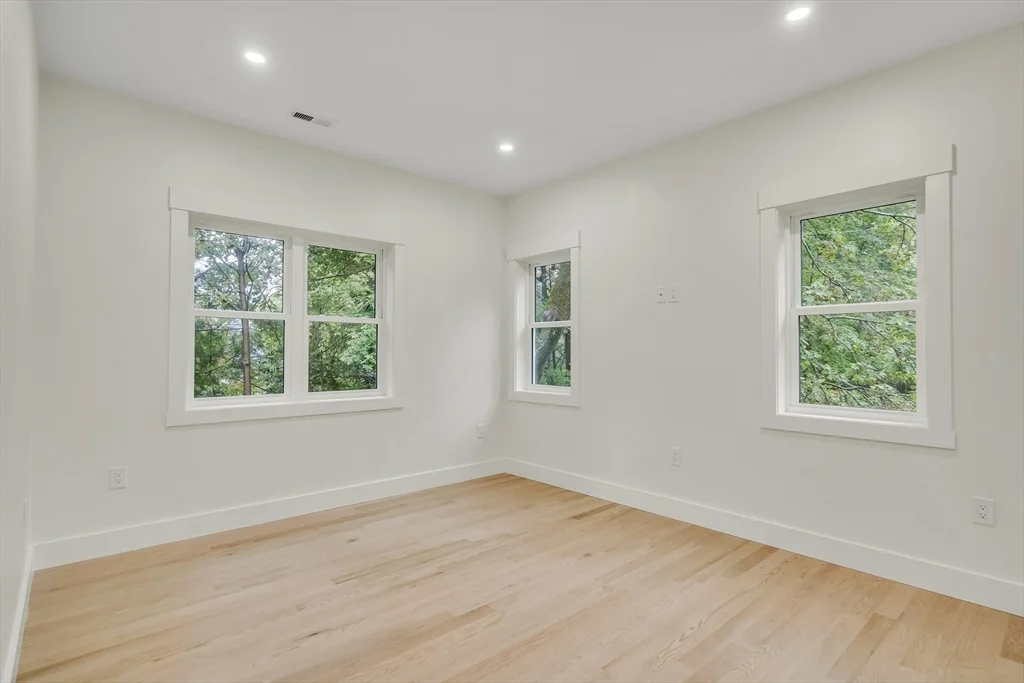 22 Estabrook Rd, Lexington