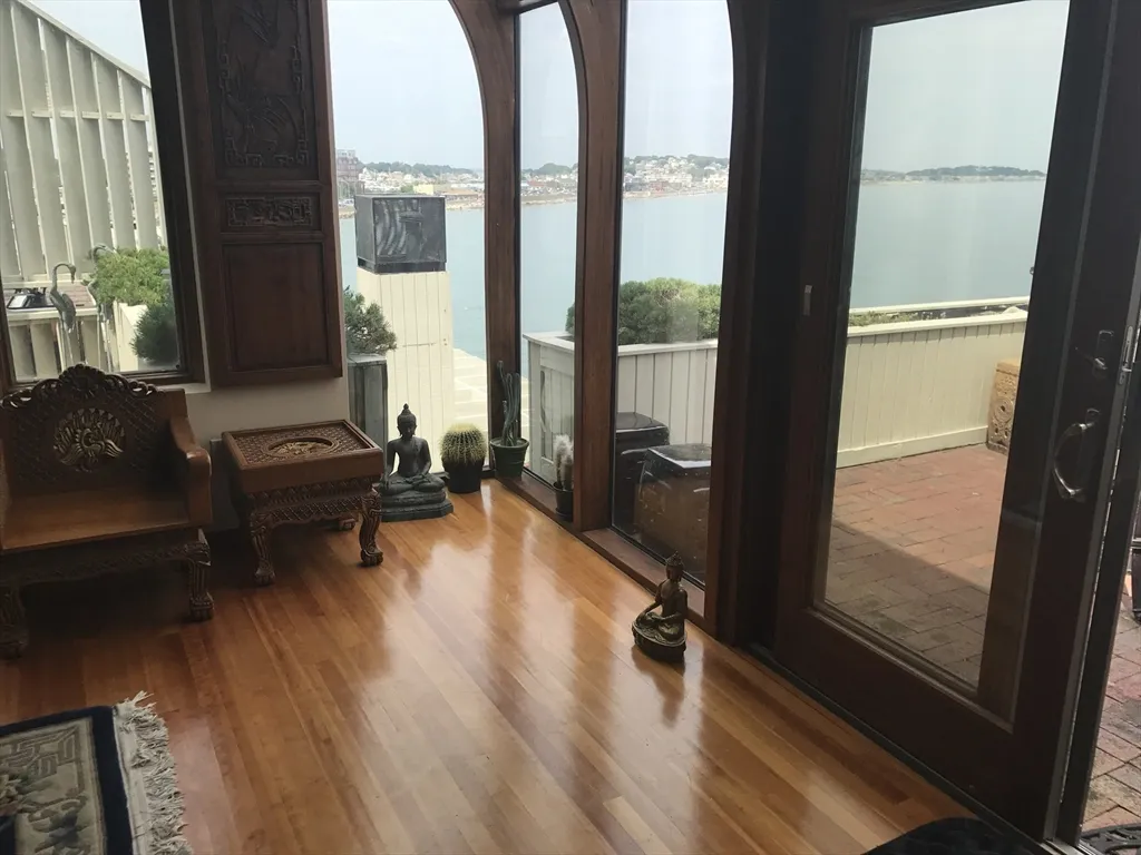 35 Oceanside Dr, Hull