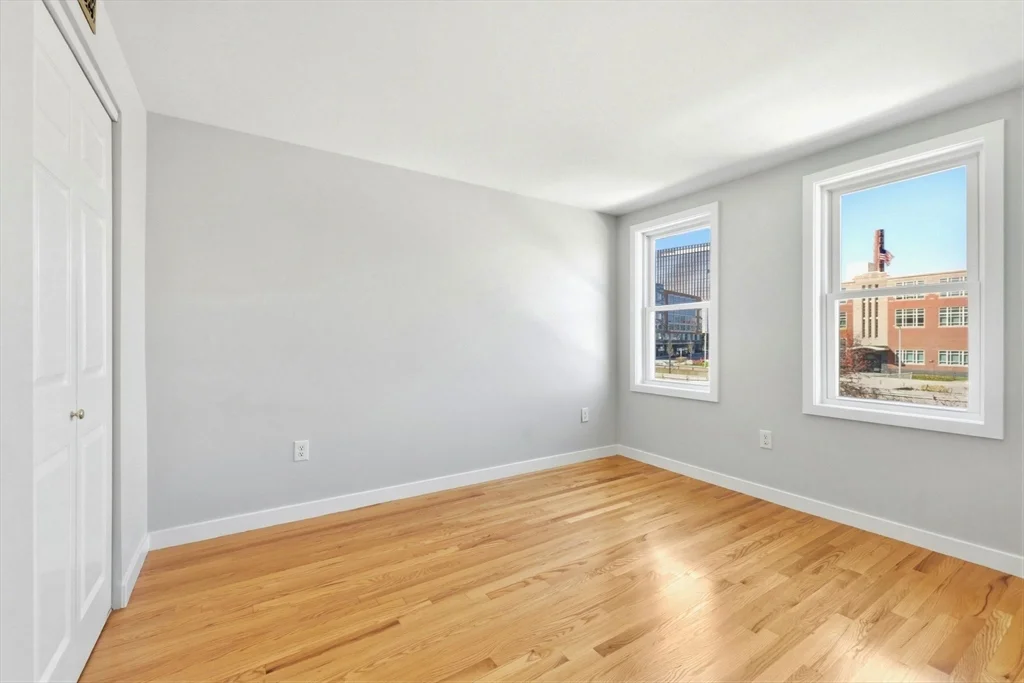 442 Main St, Charlestown