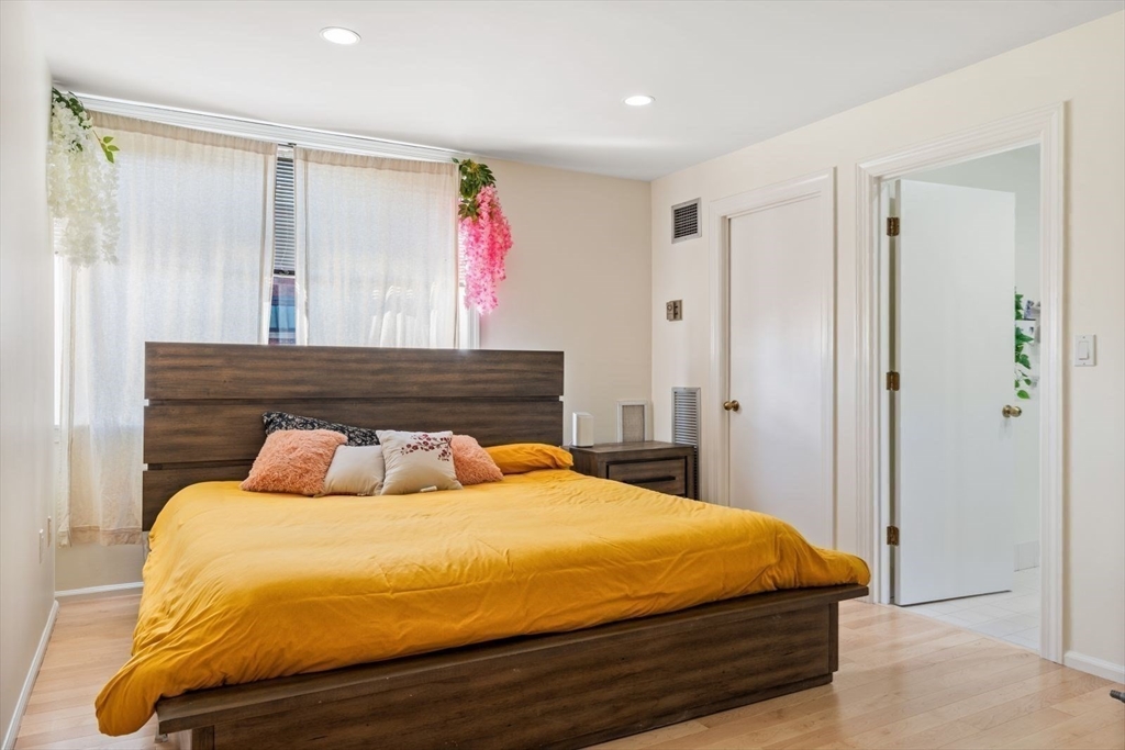 10 Rogers St, East Cambridge