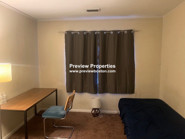 14 Lake Shore Ct, Brighton