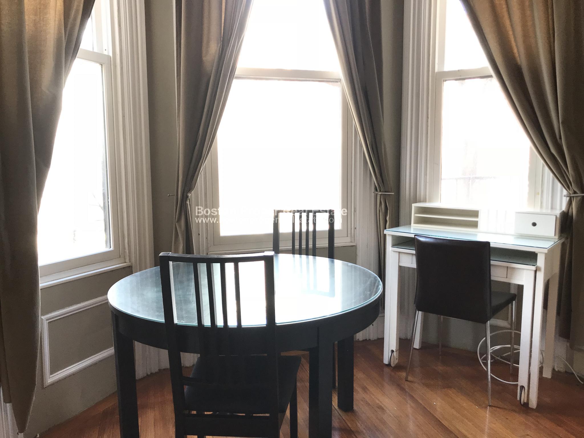 323 Beacon St, Back Bay