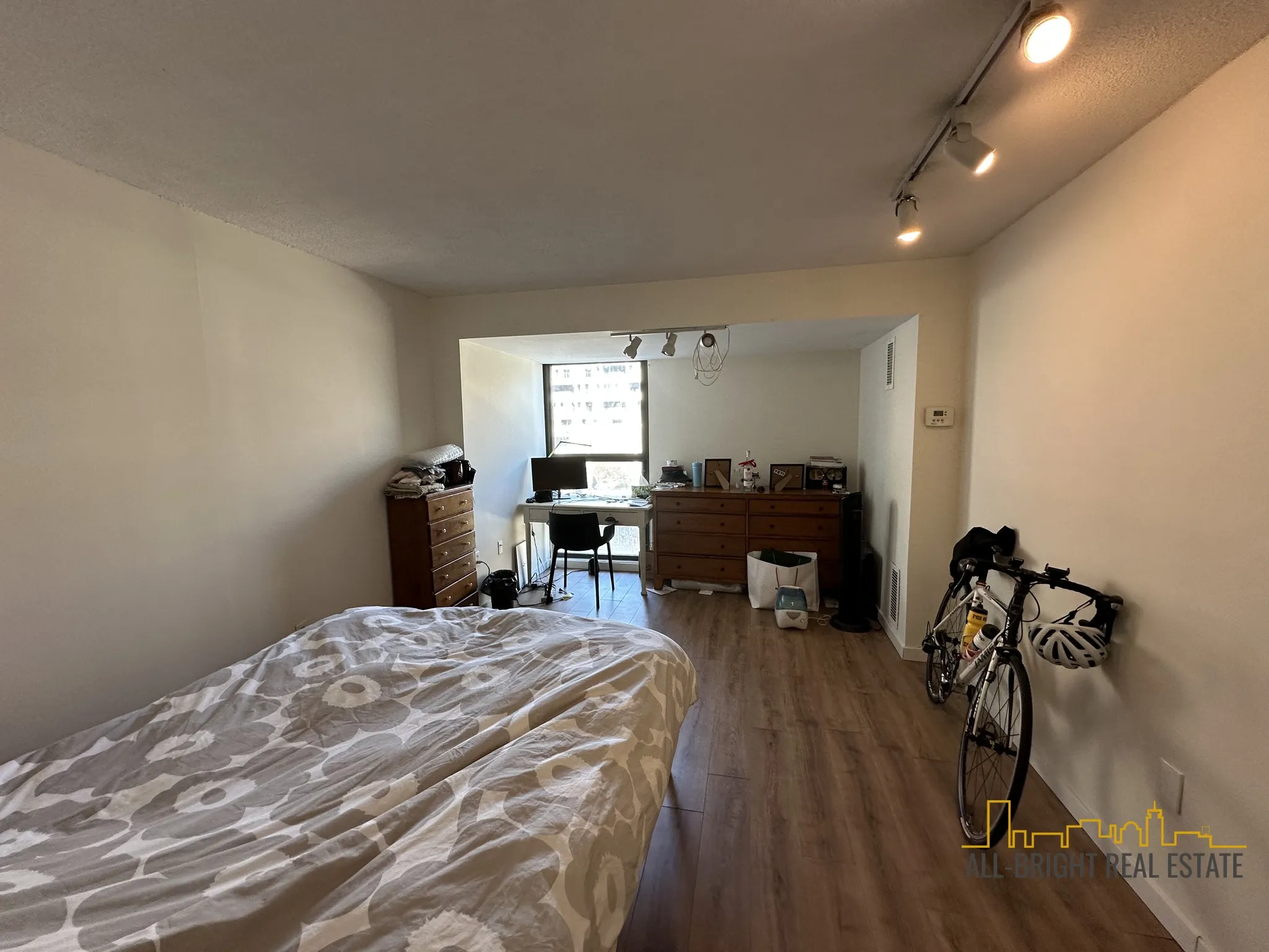 566 Commonwealth Ave, Fenway