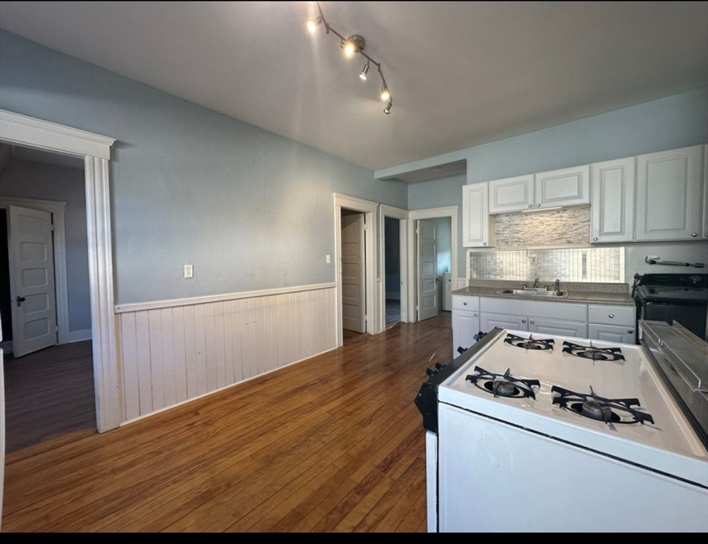 95 May St, West Side