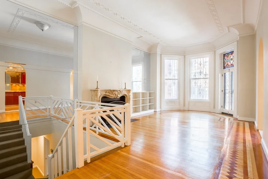 327 Commonwealth Ave, Back Bay