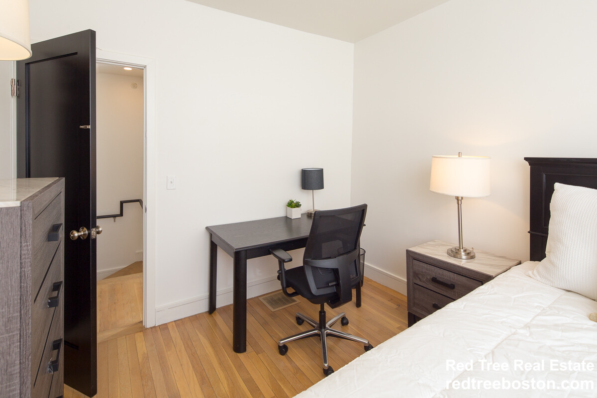 92 Brown St, South Side