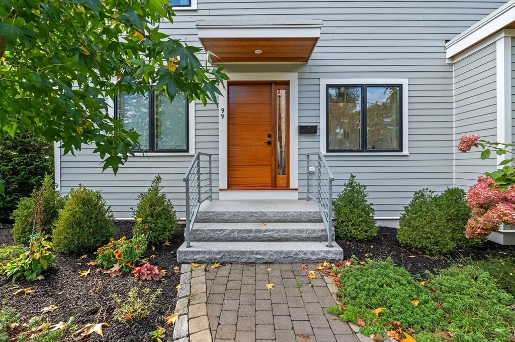99 Naugus Ave, Marblehead