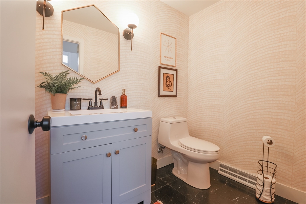 15 Thoreau Dr, Easton