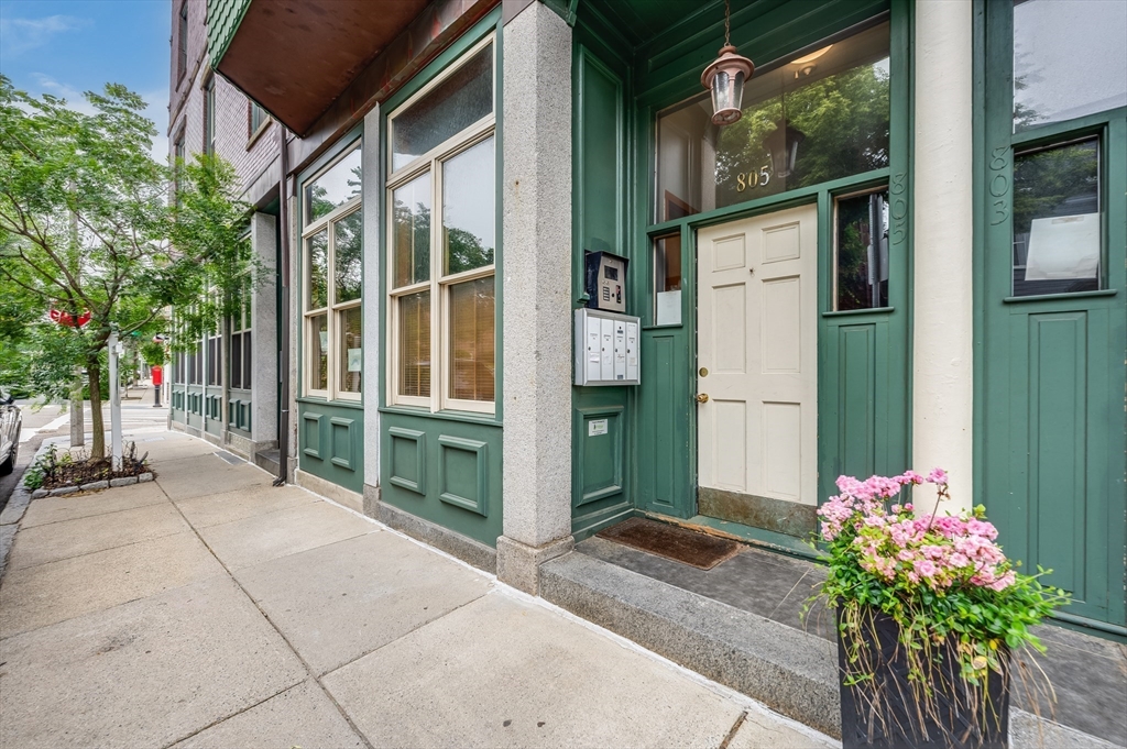 805 E 4th St, South Boston