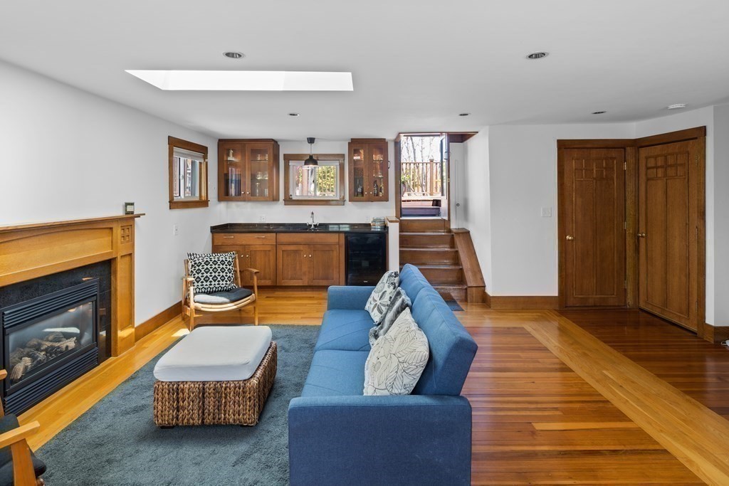 15 Grovenor Rd, Jamaica Plain