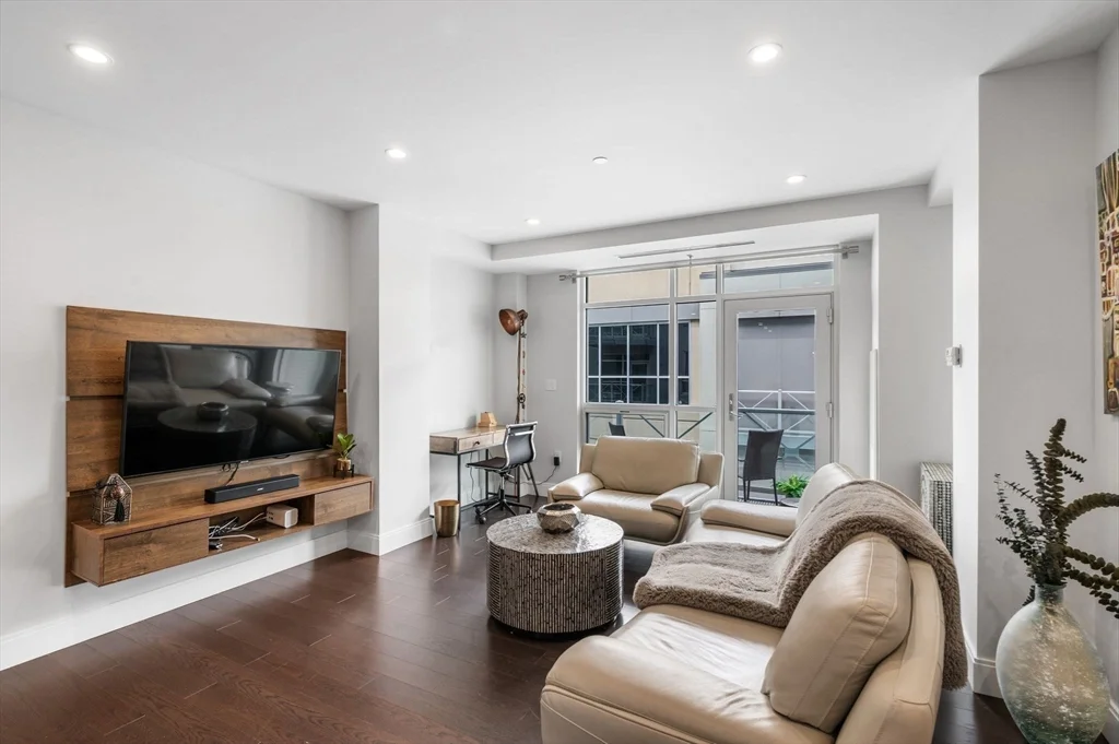 201 Elliott St, Beverly
