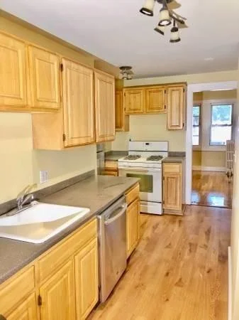 265 Hyde Park Ave, Jamaica Plain