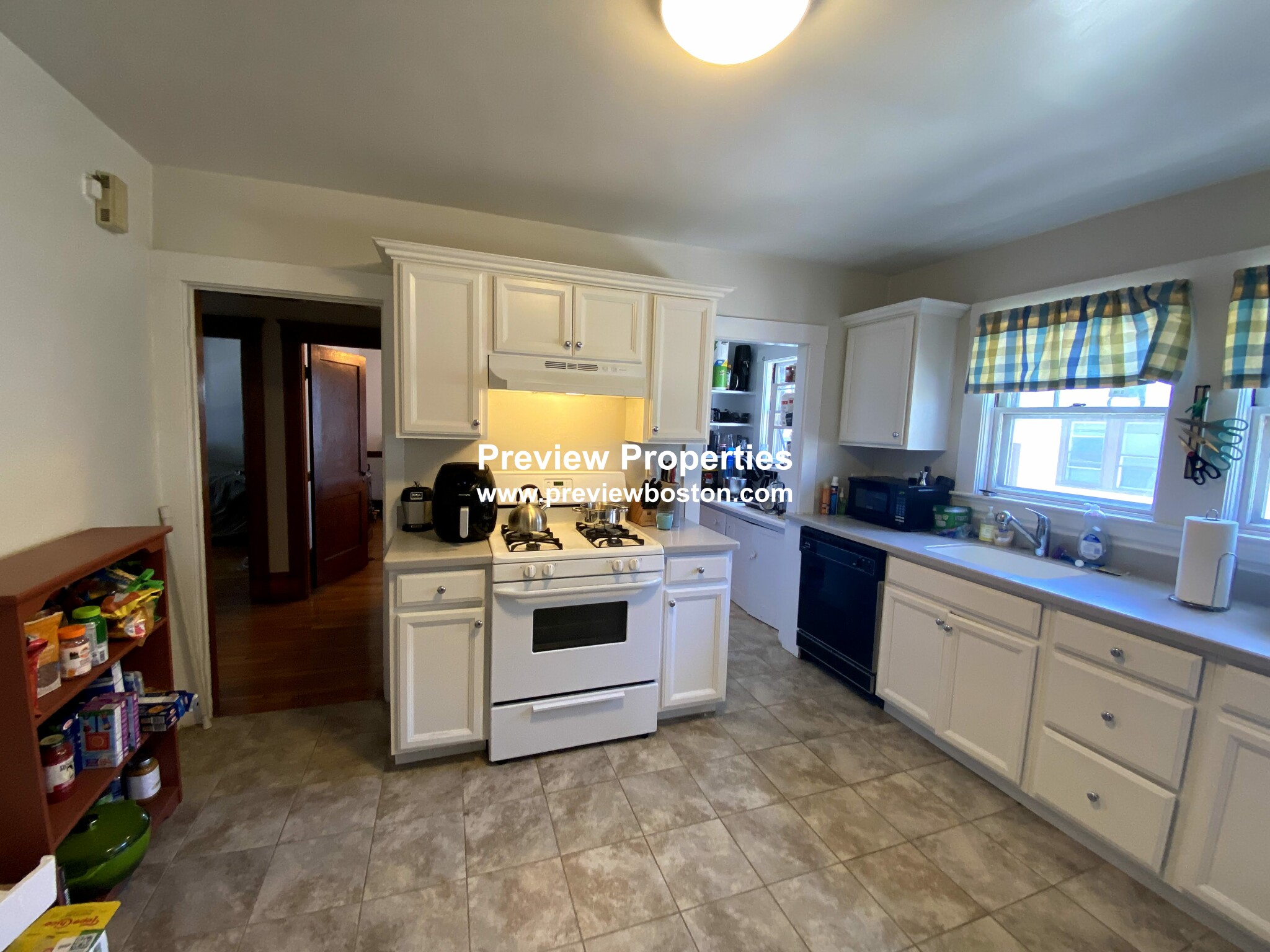 12 Niles St, Brighton