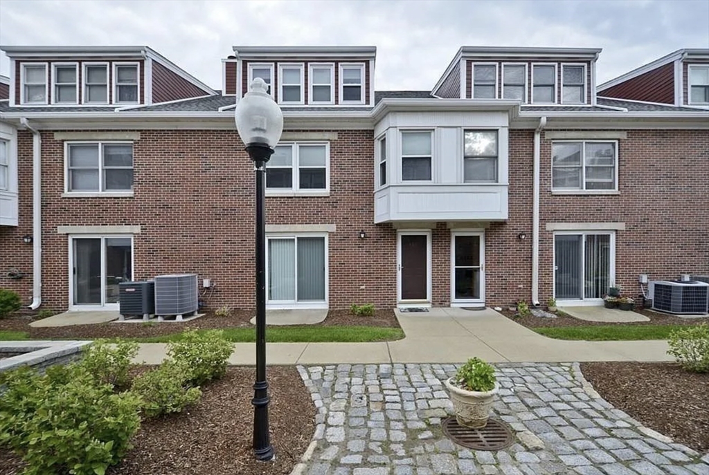 142 Quincy Shore Dr, North Quincy