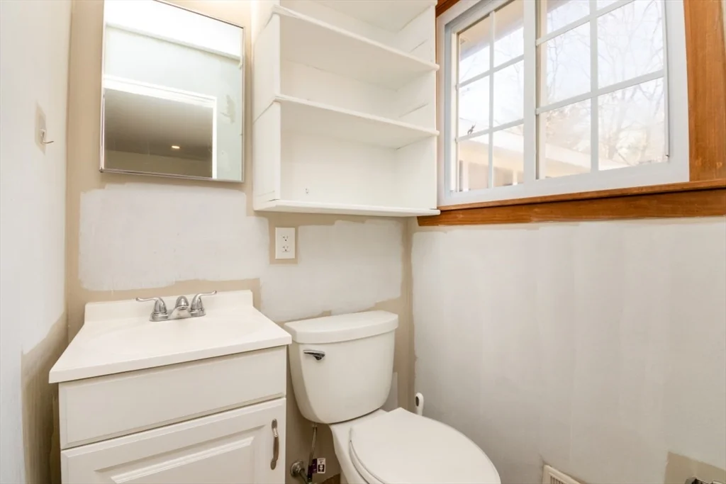 22 Livoli Rd, Framingham