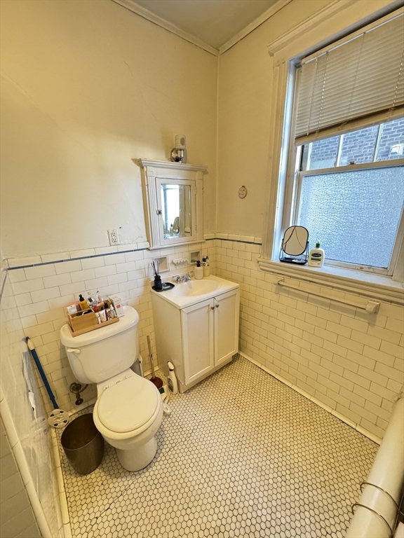 2013 Commonwealth Ave, Brighton