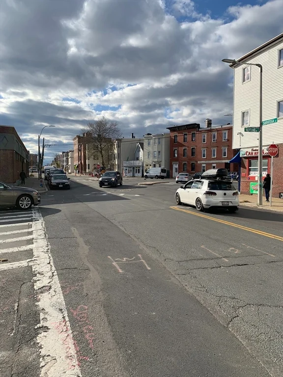 522 Saratoga St, East Boston