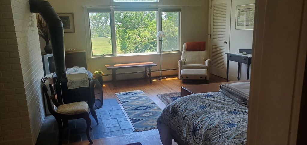 588 River Rd, Acoaxet