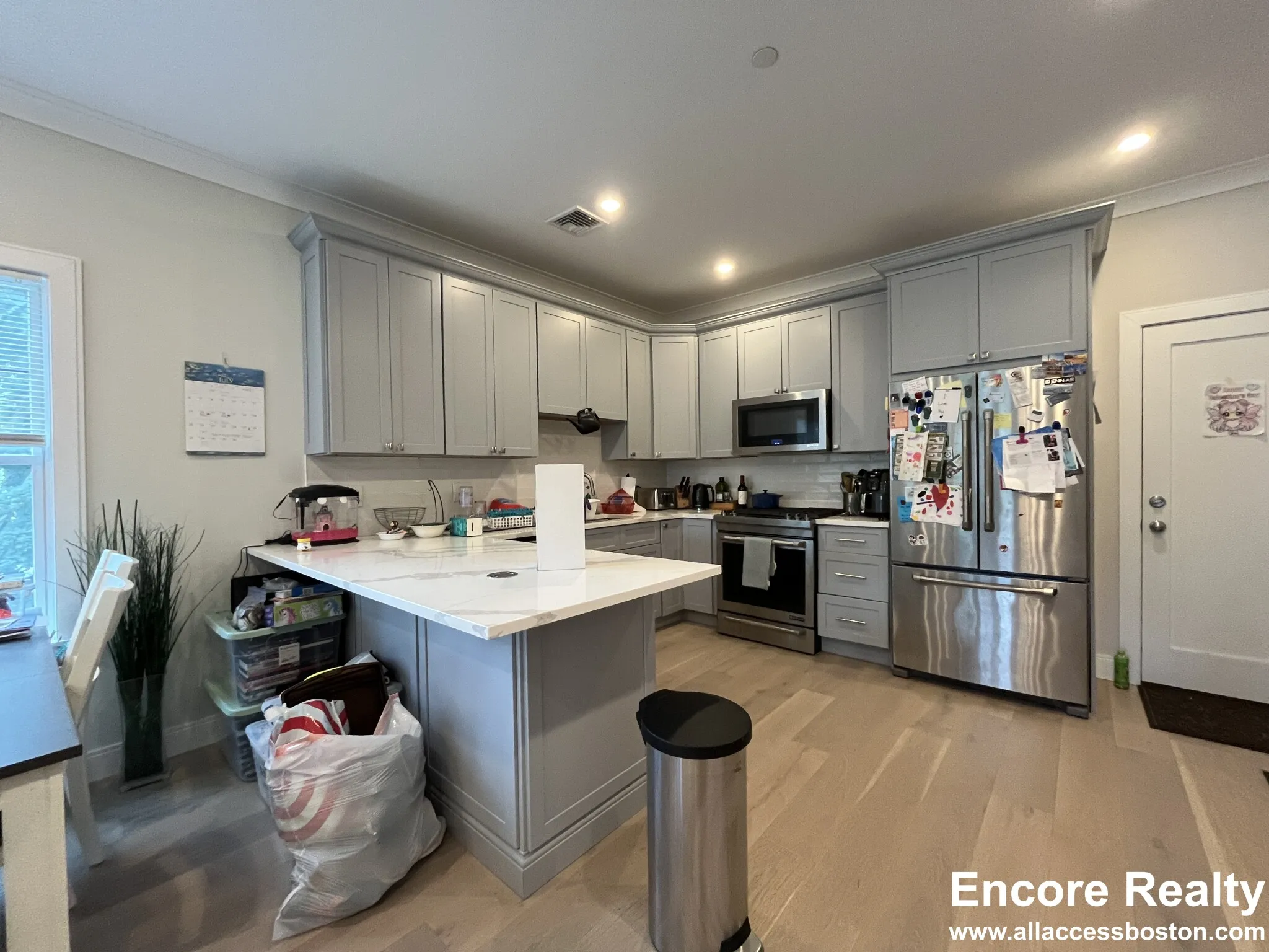 32 Cummins Highway, Roslindale