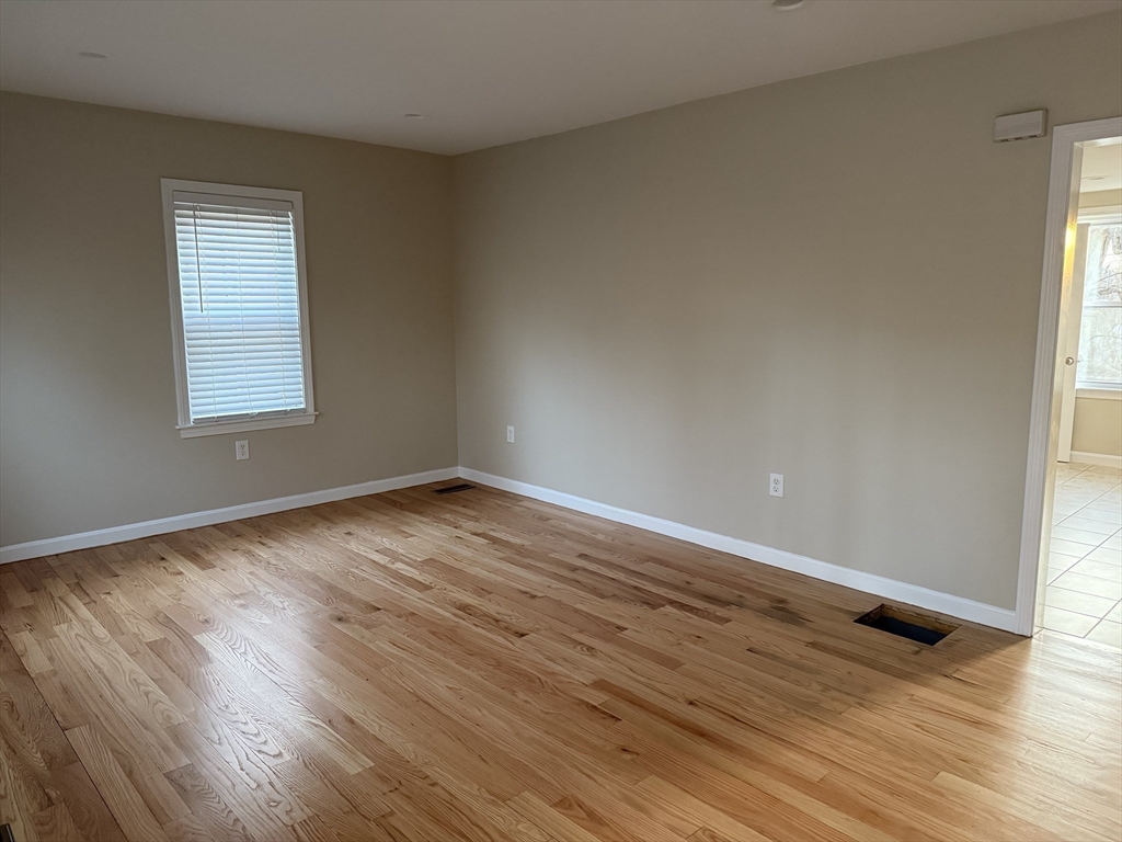 6 Claflin Pl, Hopkinton